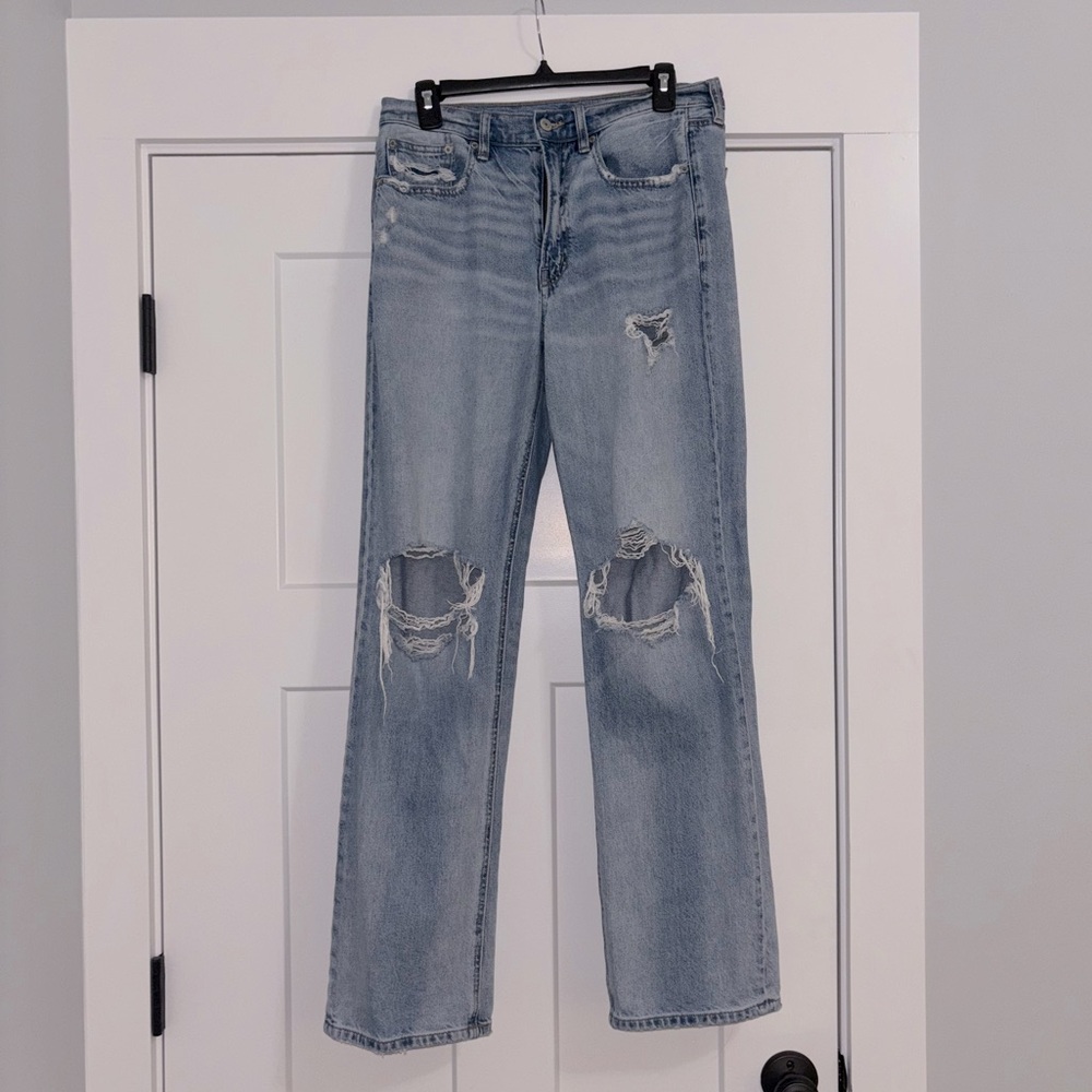 American Eagle distressed denim jeans
